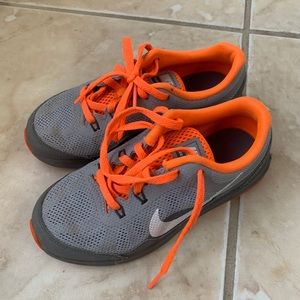 Kids Nike Max Dinasty 2 sneakers US 13.5 youth.